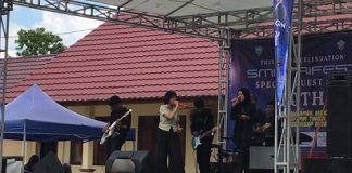 The Plasterz Bawakan Lagu Favorit di Depan Ratusan Penonton The Plasterz